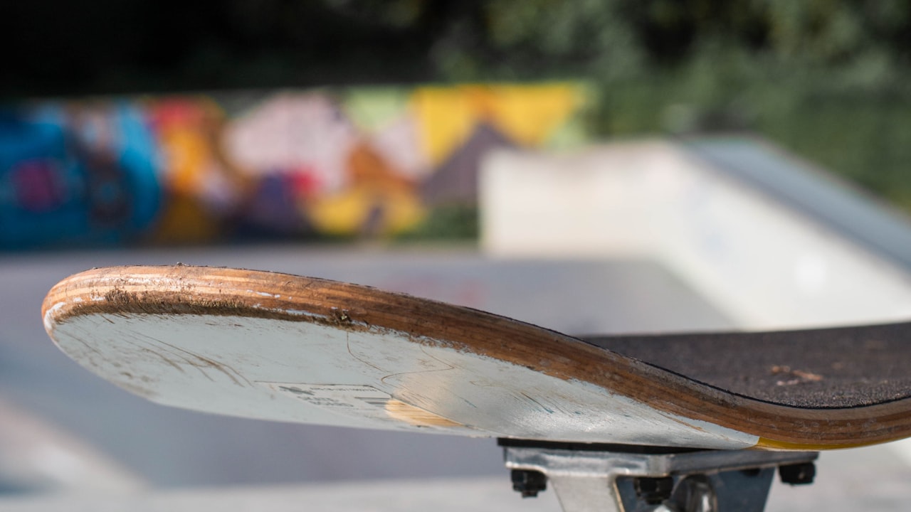 How Far Can An Electric Skateboard Typically Travel On A Single Charge?