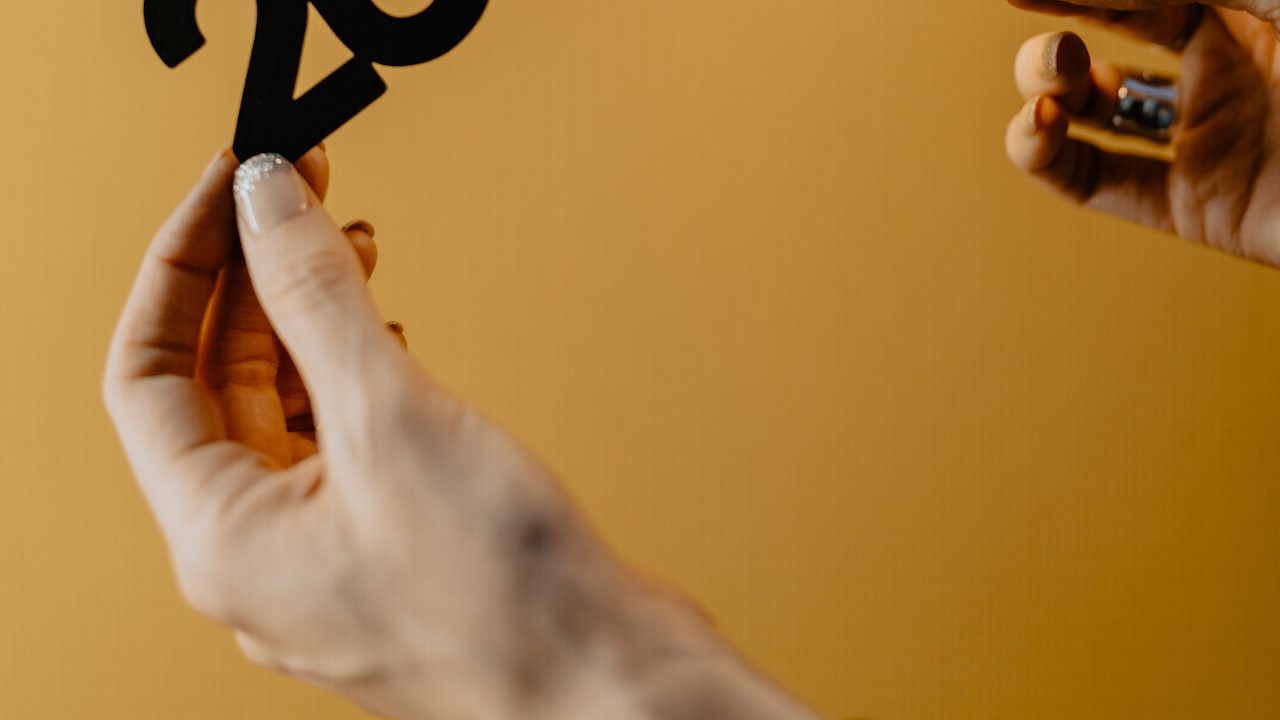 Layered Wigs vs Regular Wigs: Which One Fits You Best?